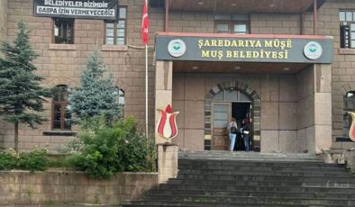 Muş’ta bir ilk: Kürtçe tabela asıldı